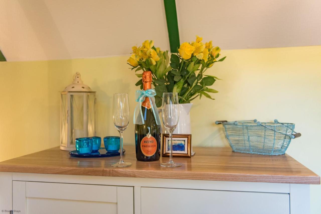 Plumcot Halt By Bloom Stays Canterbury Ngoại thất bức ảnh